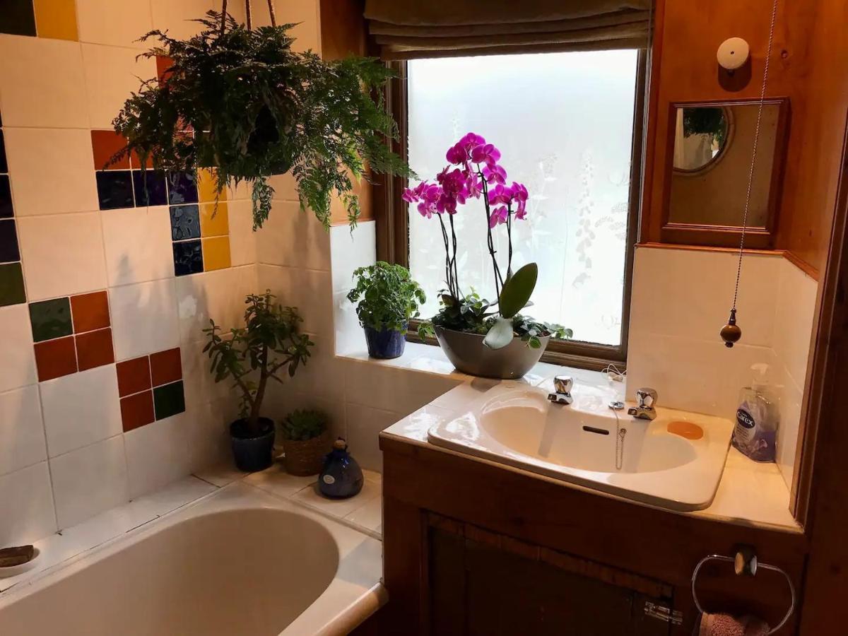 Bijou Cottage In Bronte Country With Wood-Burning Stove & Hot Tub Spa Haworth Bagian luar foto